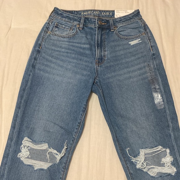 AE High Rise Mom Jean - Picture 3 of 6